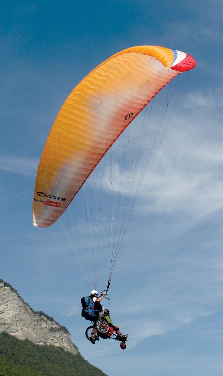 Parmi les 52 sports proposés par les structures handisport au niveau territorial, le parapente, une discipline adaptée.