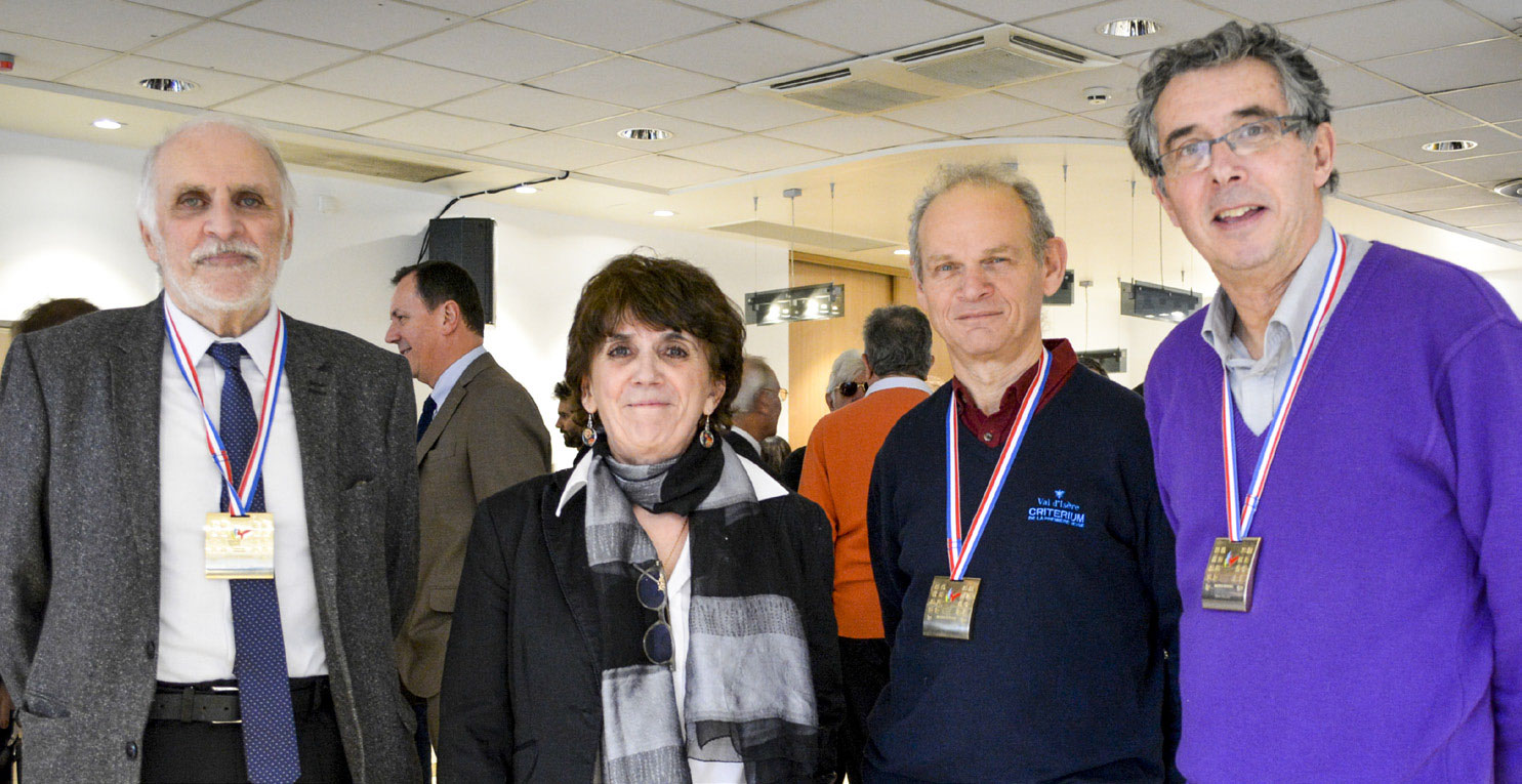 Le 10 janvier dernier, à l’occasion du traditionnel repas des voeux, trois bénévoles du mouvement Handisport ont été récompensés par la médaille du mérite fédéral, en reconnaissance de leurs nombreux services rendus : Angelo Settini, Thomas Caisman et Marc Pillot.